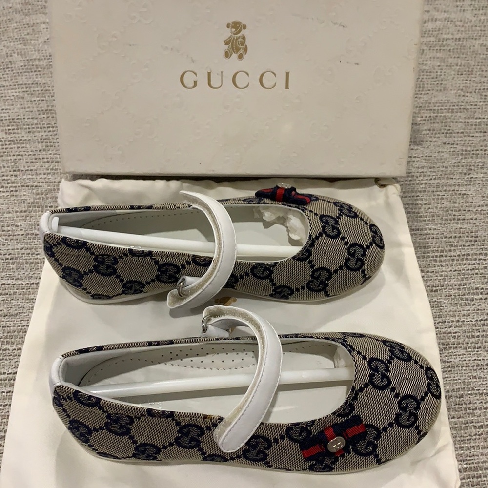 Gucci girls size 26 ballerina flats.